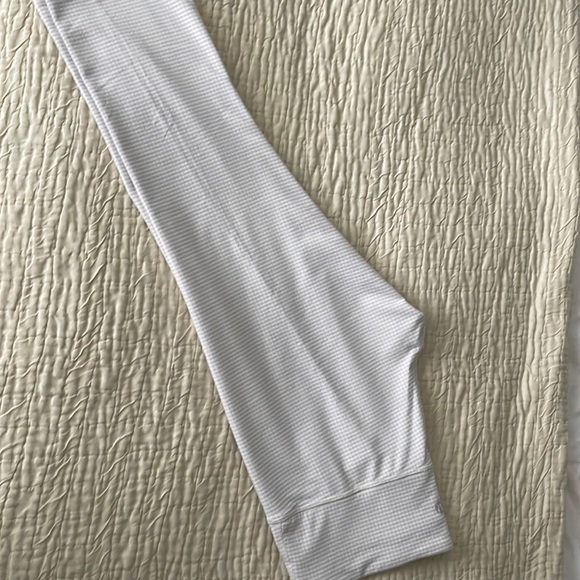 Lululemon leggings waffle pattern in beige and white - Picture 1 of 4